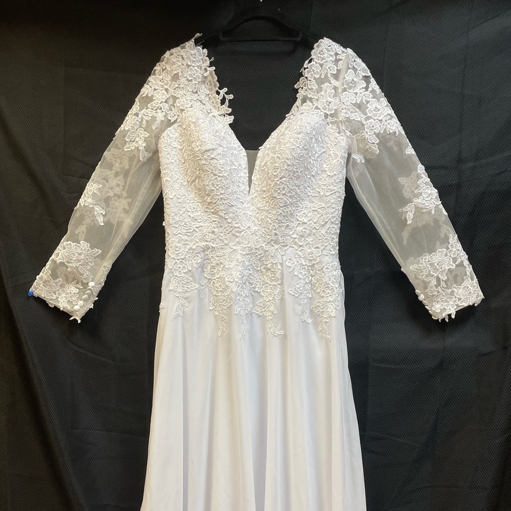 Beautiful New With Tags Hi Low Lace Illusion Wedding Dress